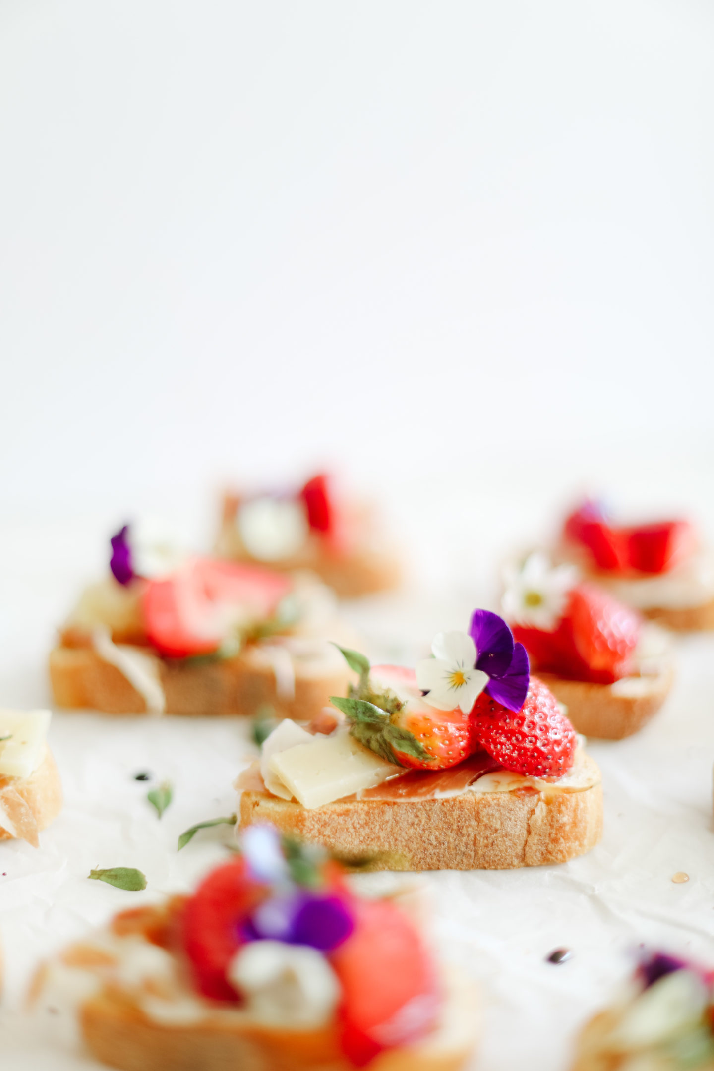 Tiny Food: Strawberry Manchego Crostinis