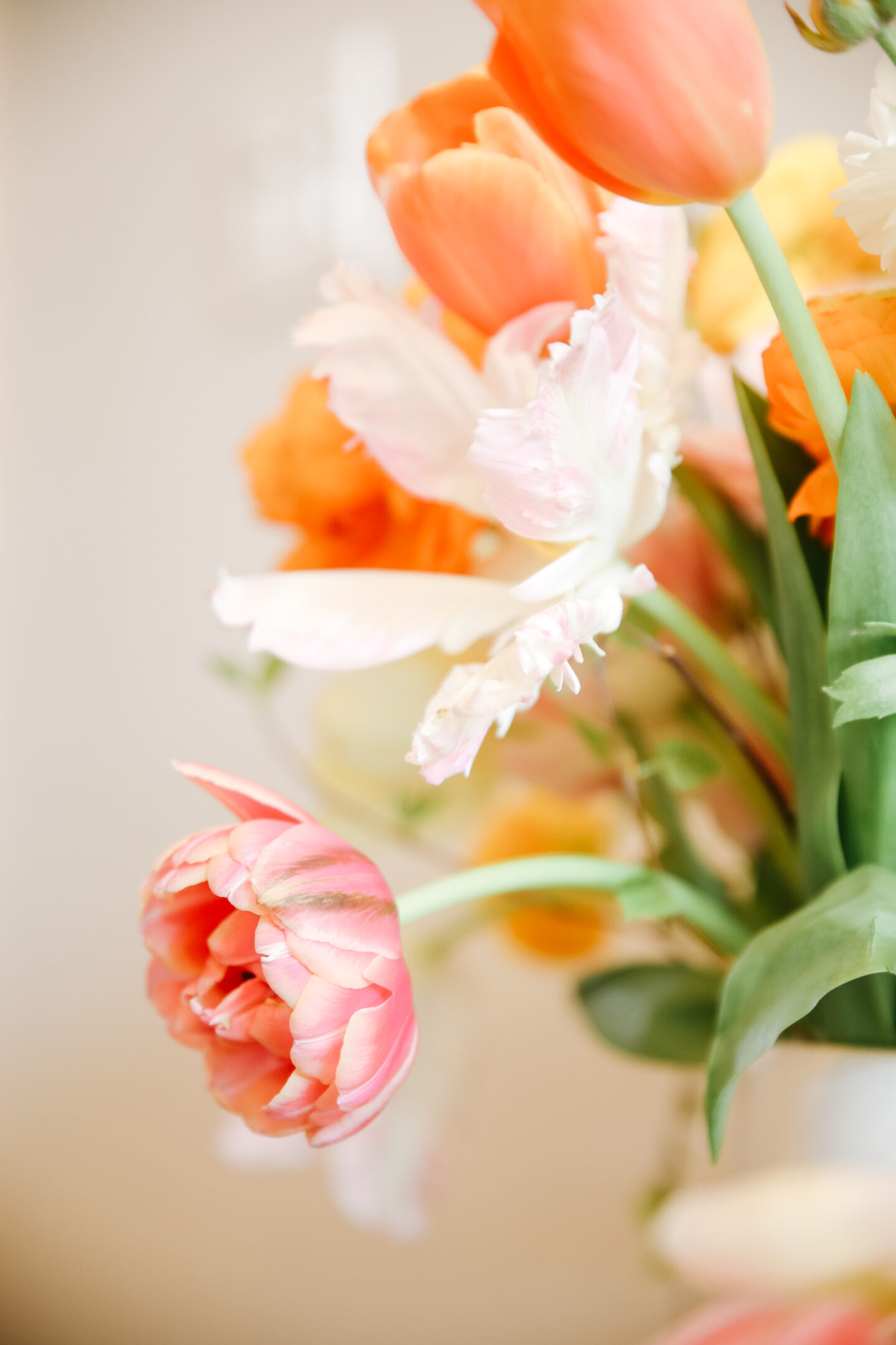 How to arrange flowers from the supermarket as a florist