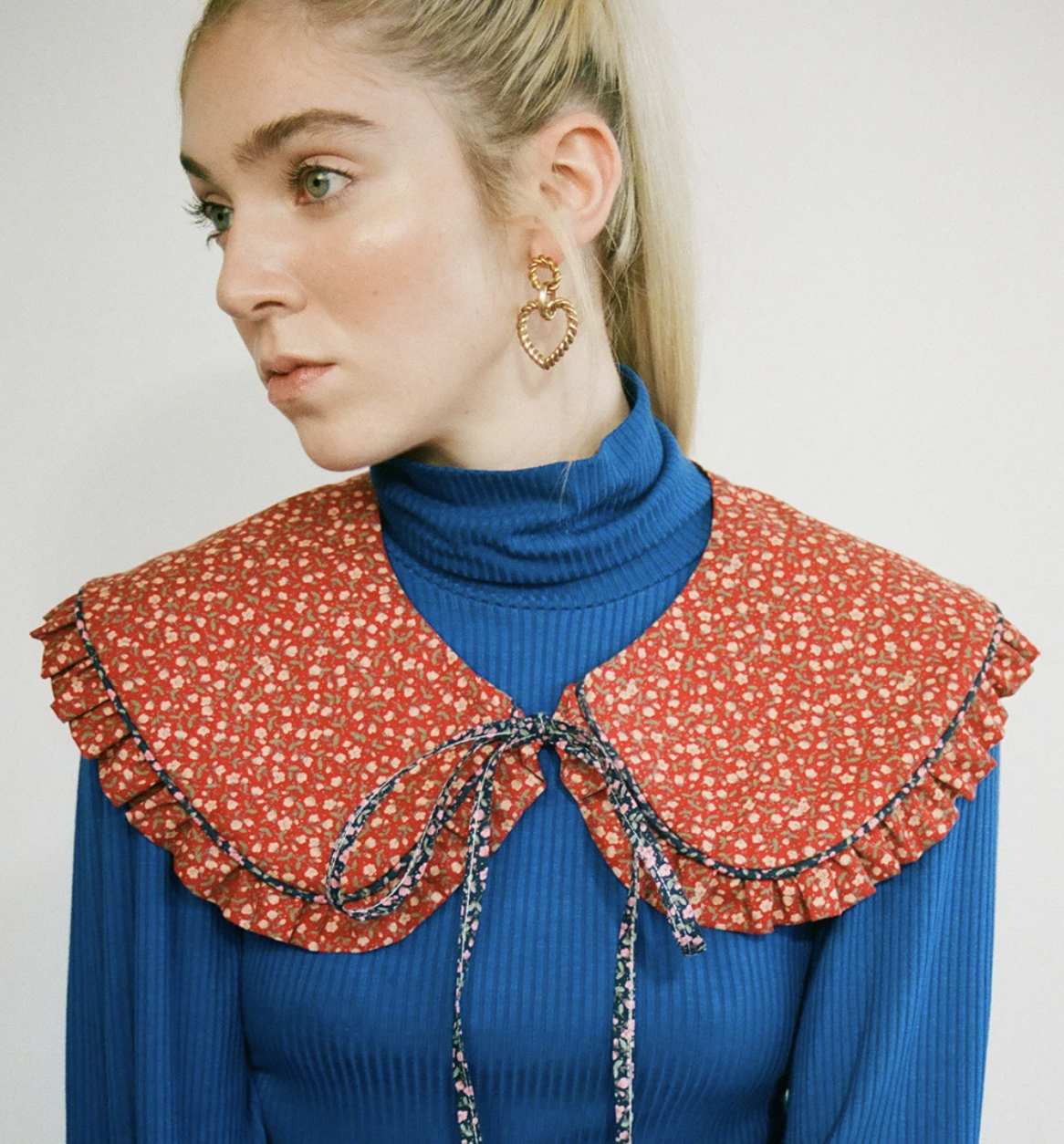 Floral collar style