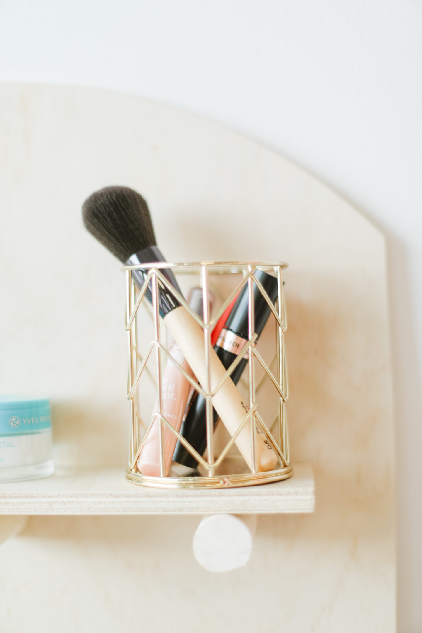 Easy Beauty Organizer DIY