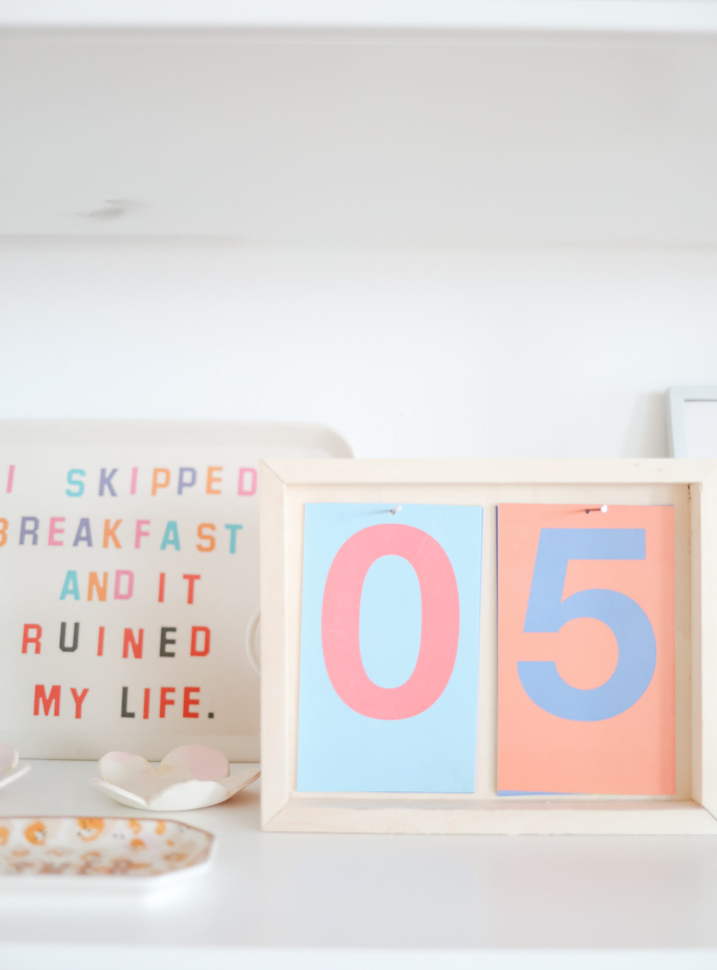 Colorful desk calendar DIY