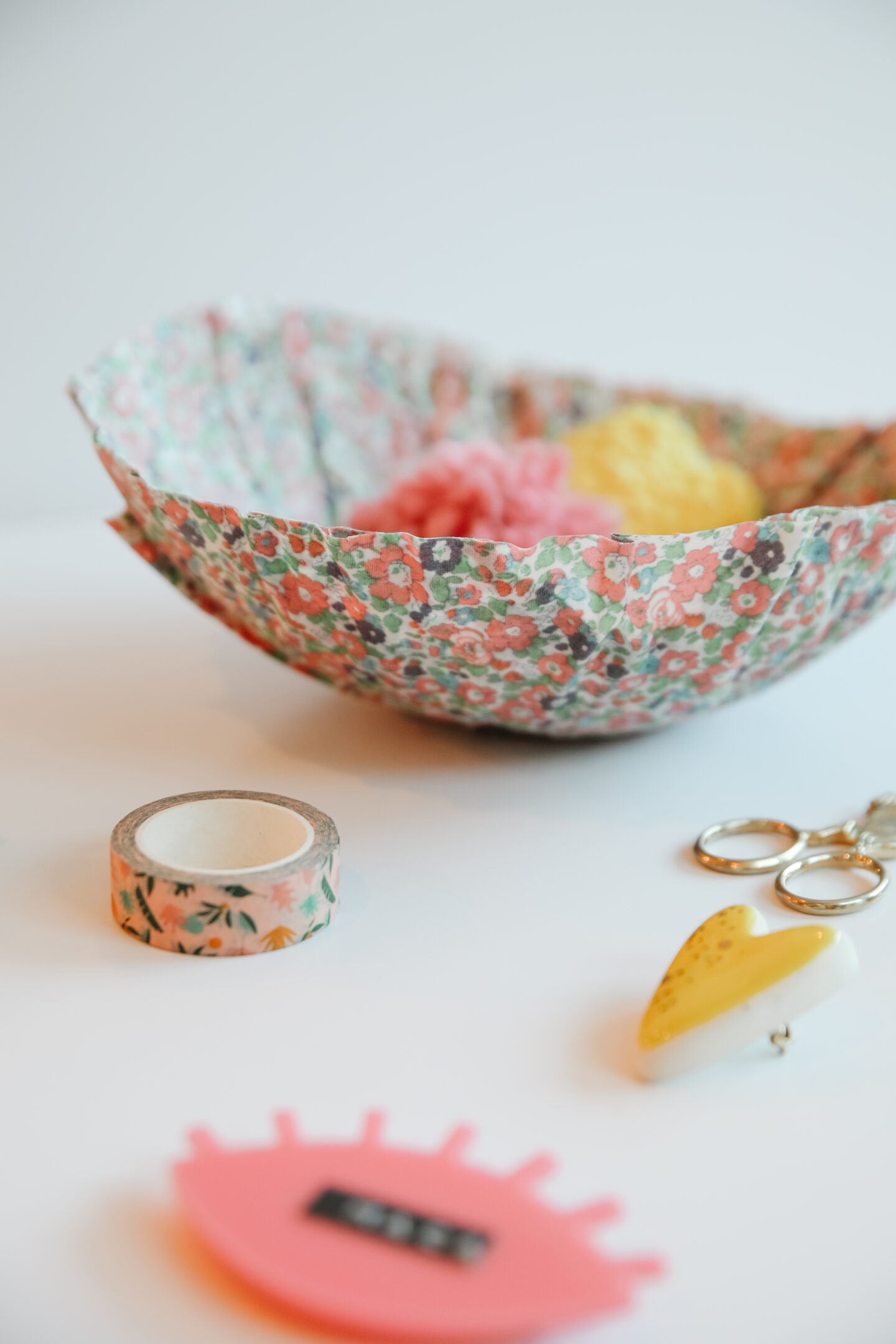 DIY fabric bowls using the papier mache tecnique