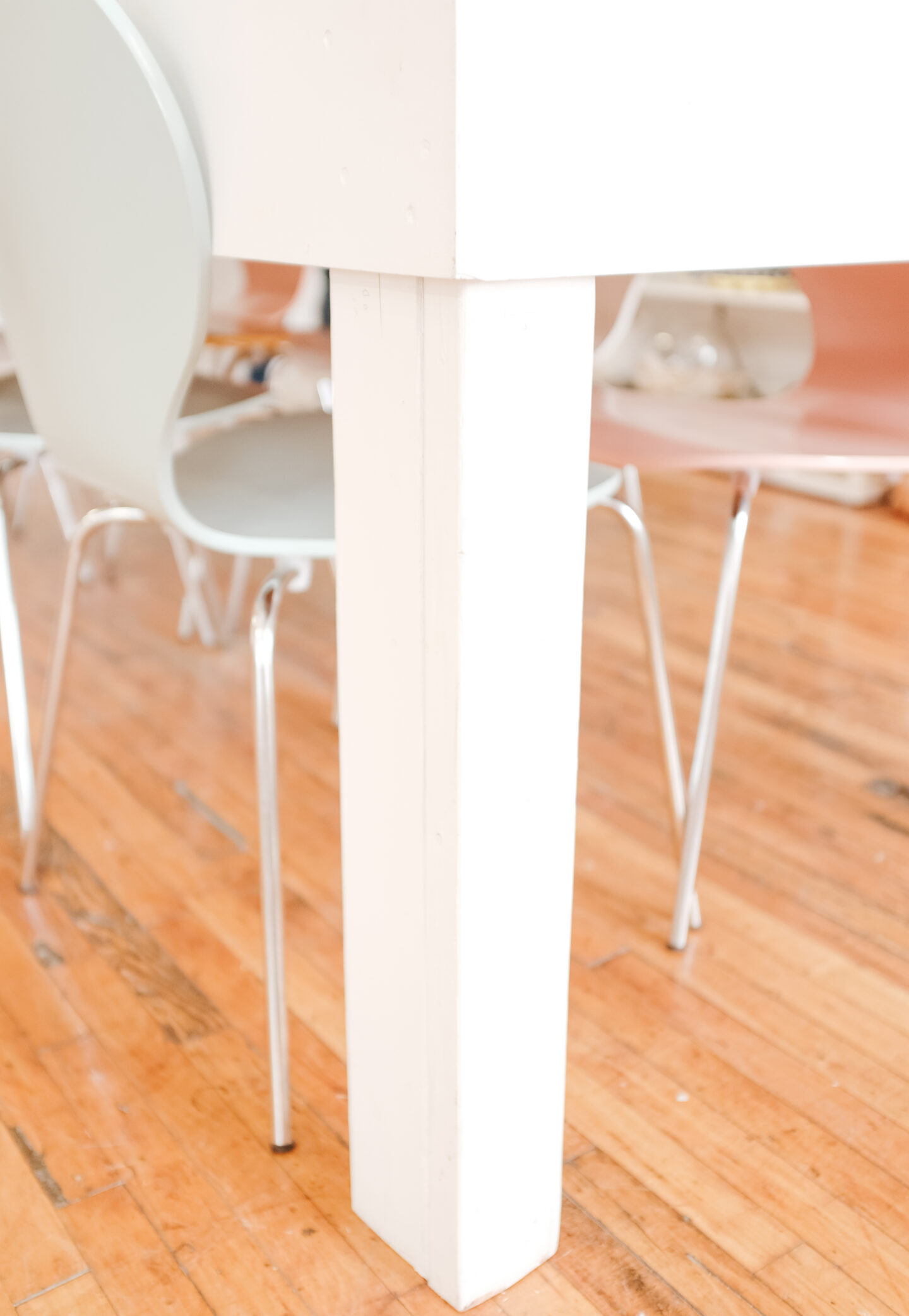 How to upcycle an old table with a fluted style