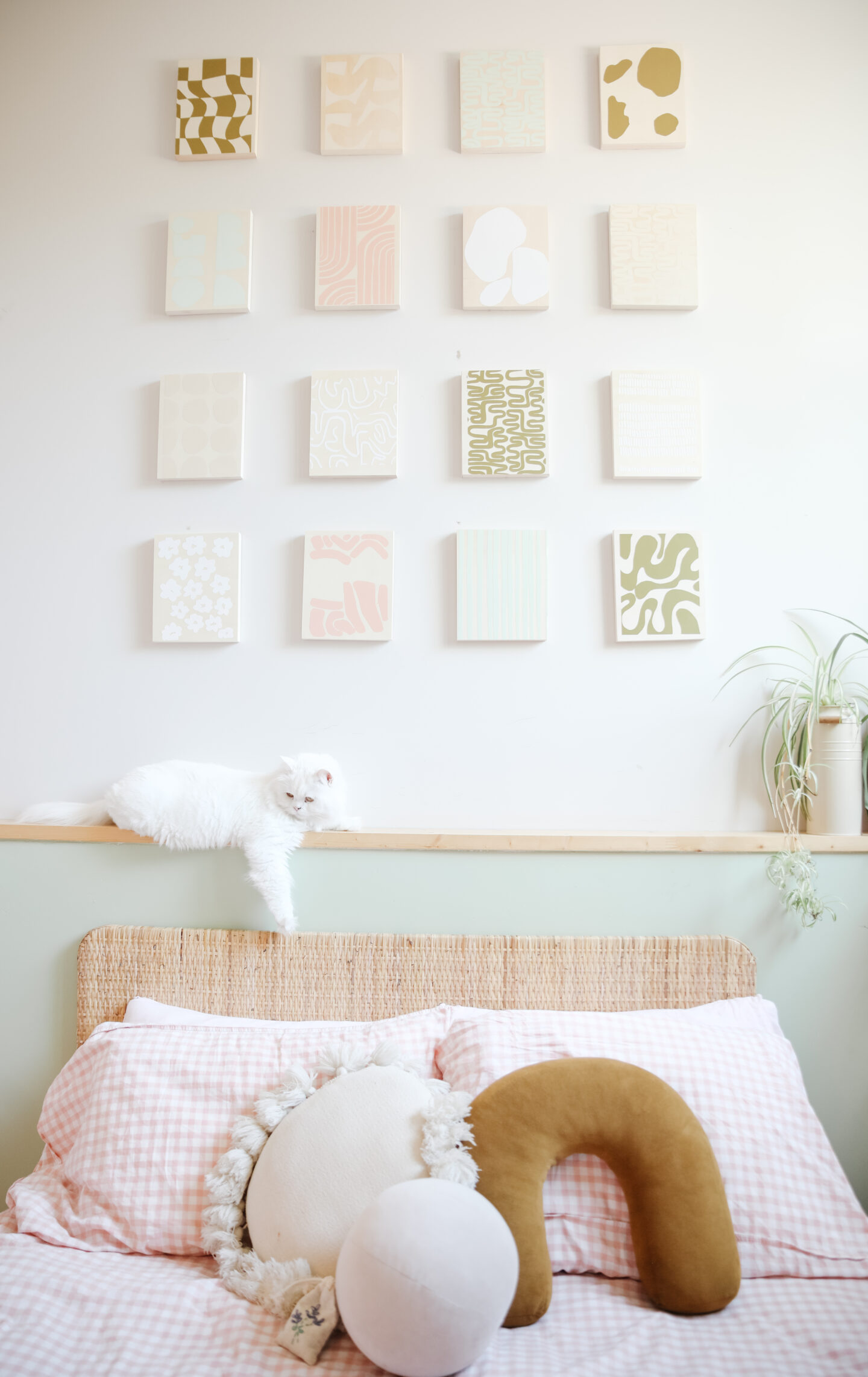 How to design your own gallery wall at home